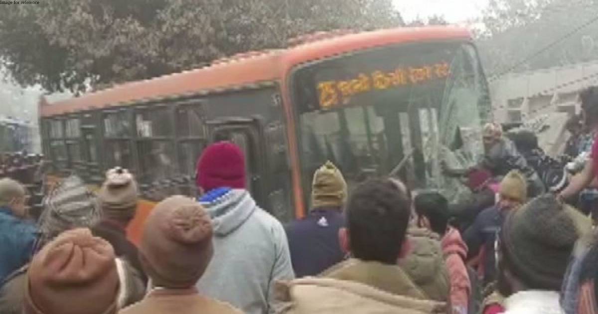 Delhi: Bus rams into pavement, 3 sleeping on footpath injured